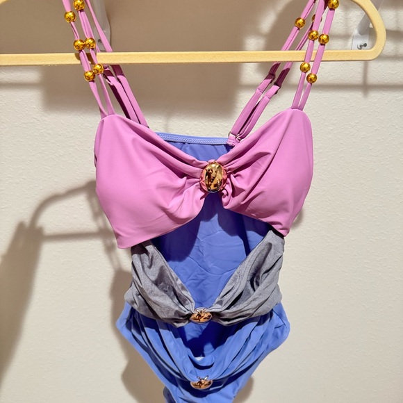 Brand new swimsuit in size small - Picture 4 of 4